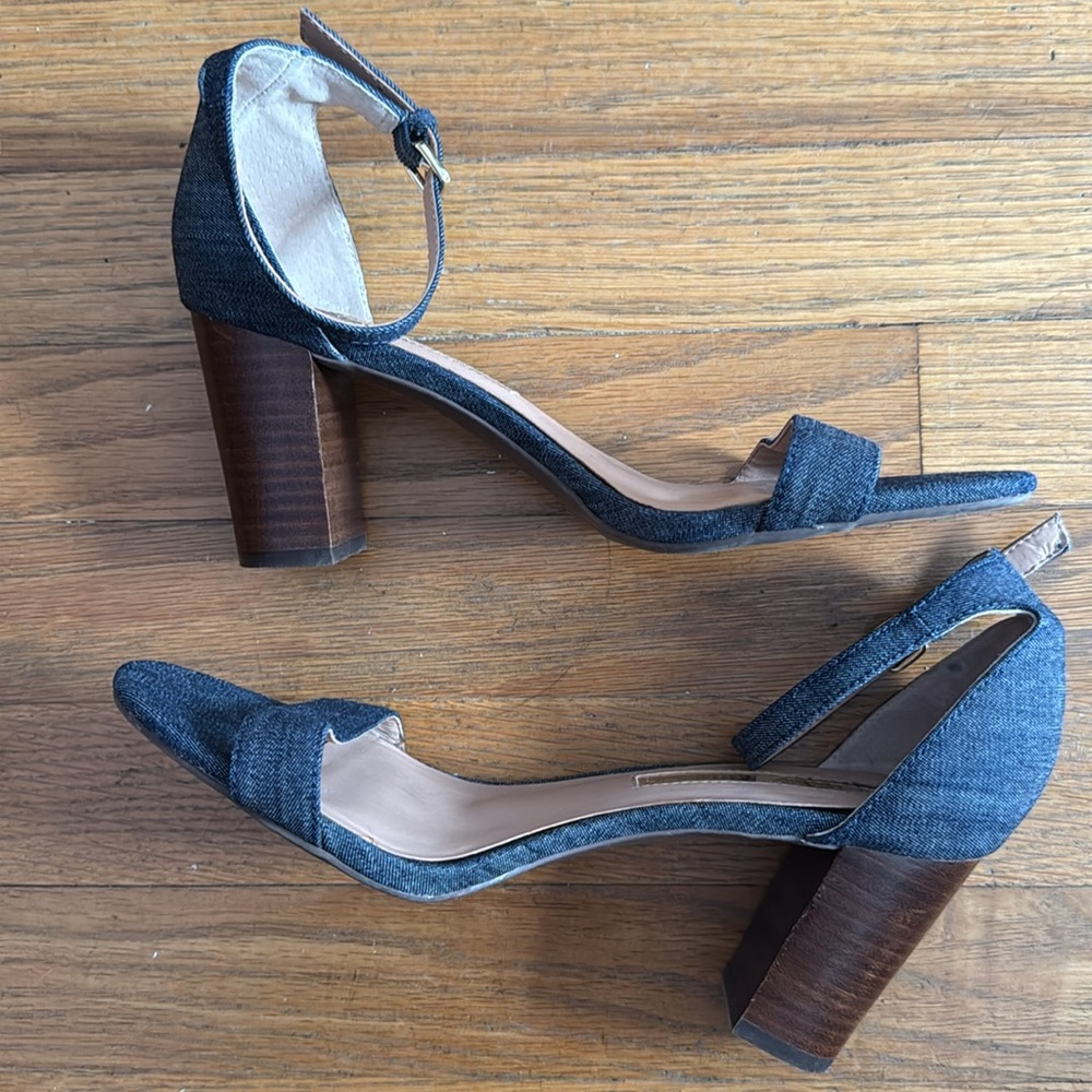 👡 Audrey Brooke Nadine denim block heel sandal. Size 8.